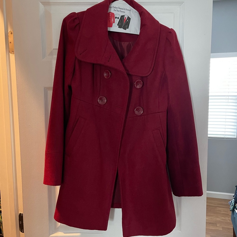 Forever 21 red coat, barley worn great condition. Size small.